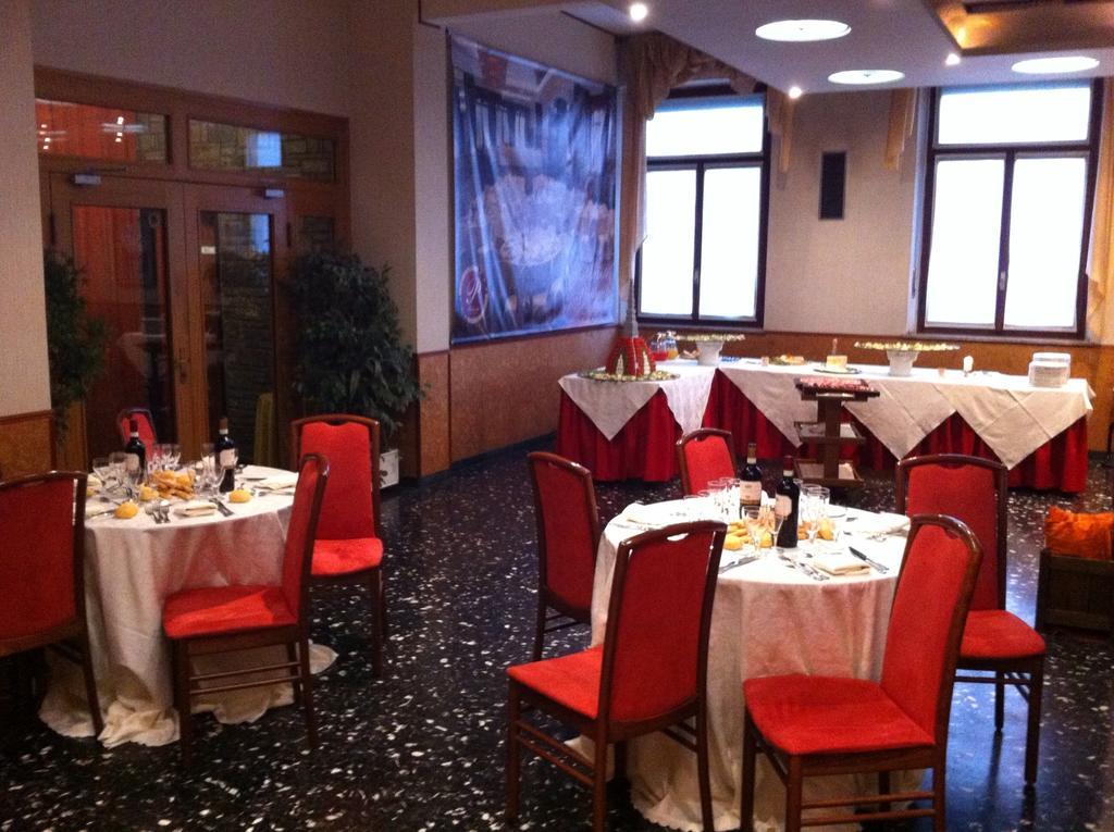 Hotel Piemonte Lanzo Torinese Exterior photo